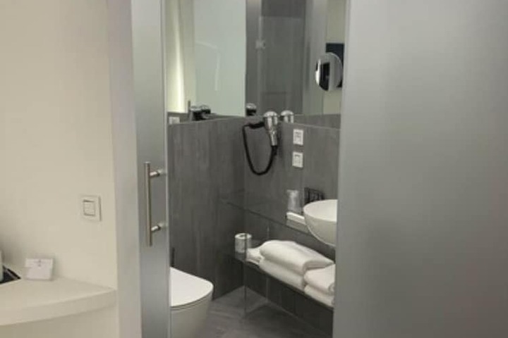 Room 12 of 21