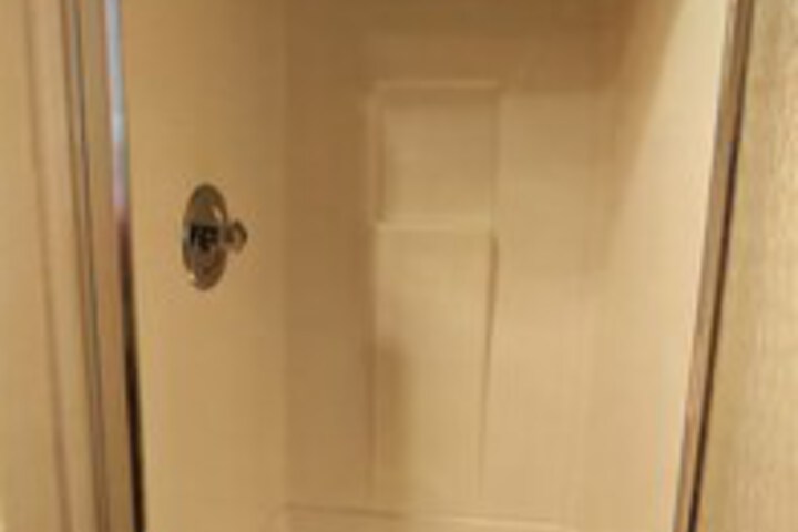 Room 9 of 18