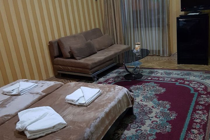 Room 8 of 37