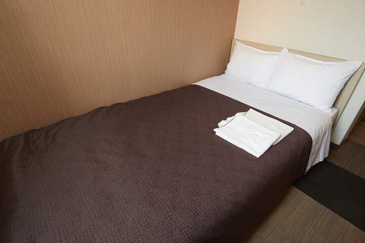 Room 13 of 27