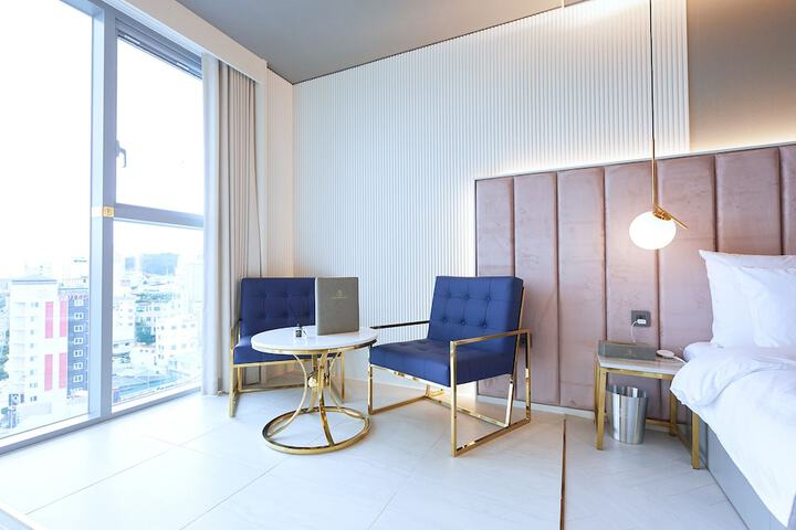 Room 12 of 53