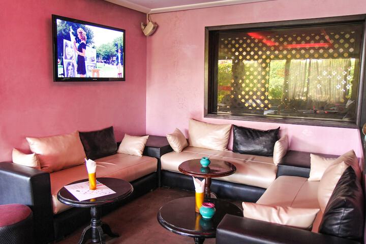 Lounge 53 of 61