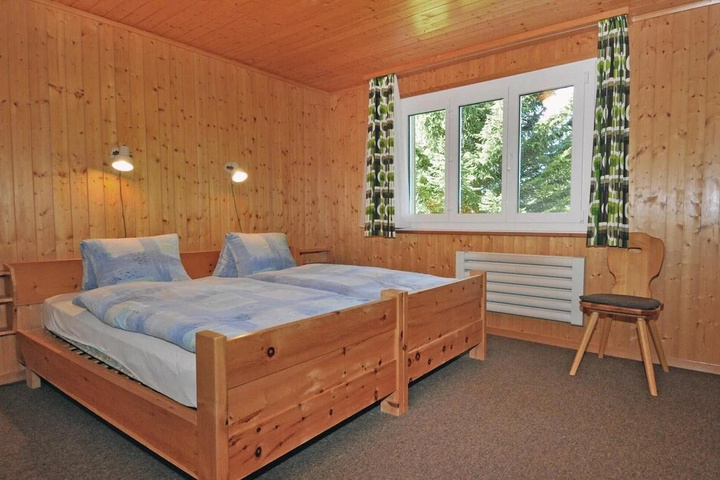Room 6 of 14