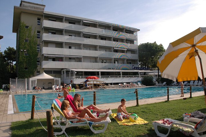 Hotel Pool