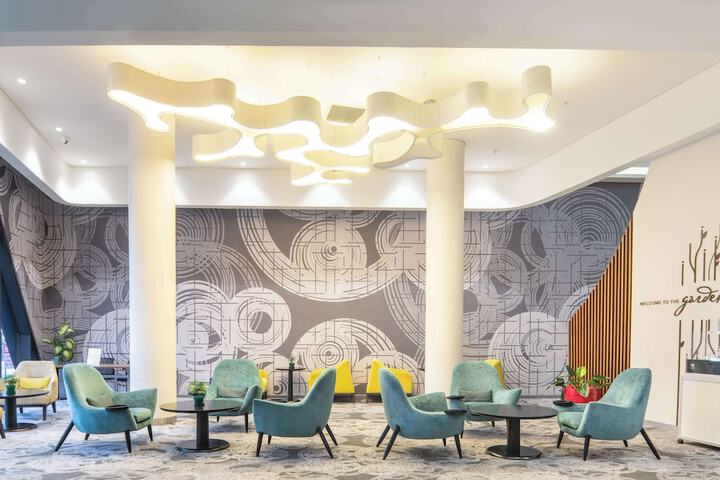 Entrance & Lobby