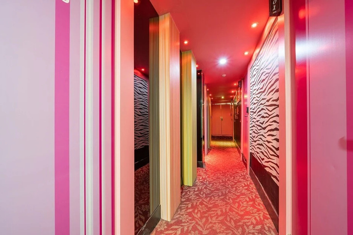 Room 10 of 11