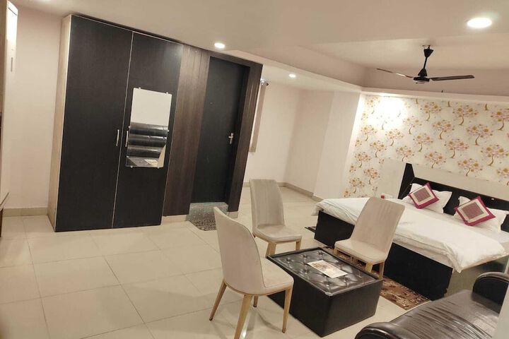 Room 32 of 48