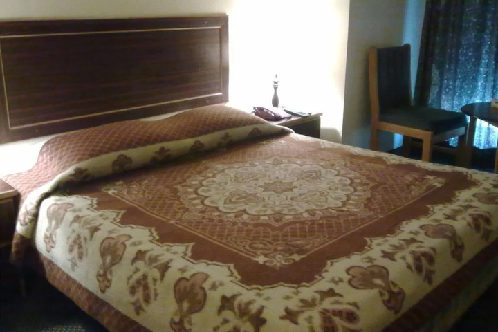 Room 9 of 18