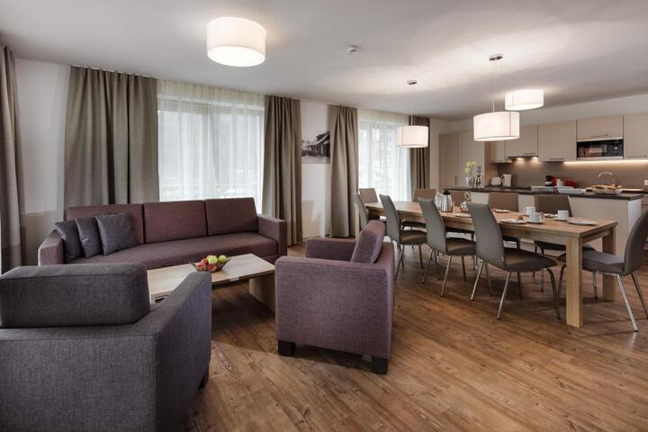 Lounge 11 of 21