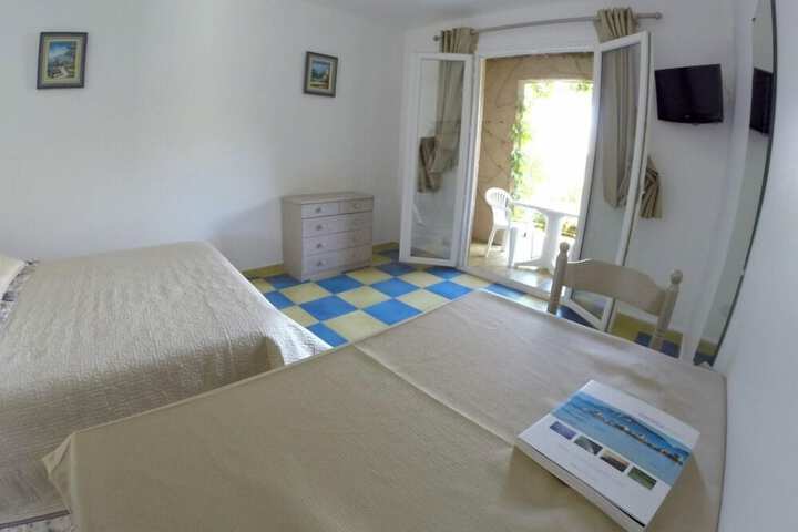Room 12 of 18