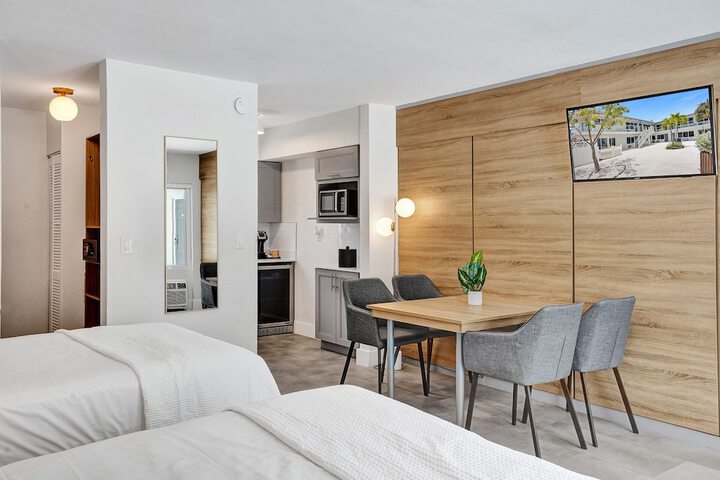 Standard Room, King or Two Doubles (4 of 10)