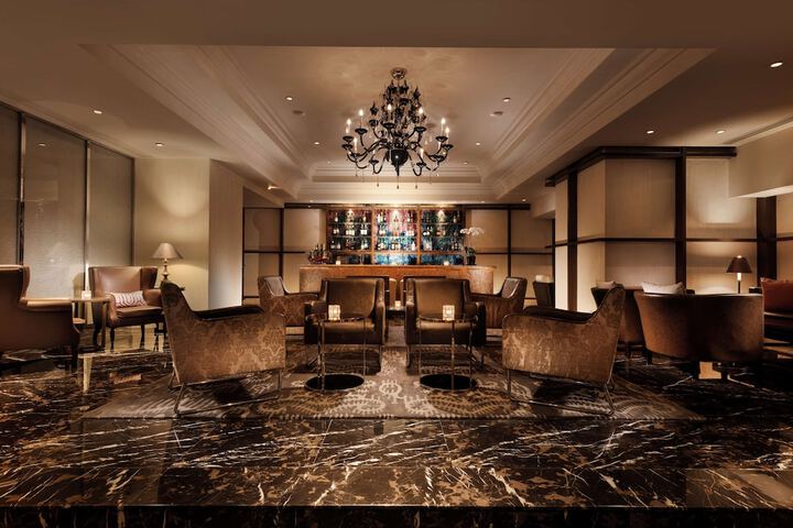 Lounge 81 of 120
