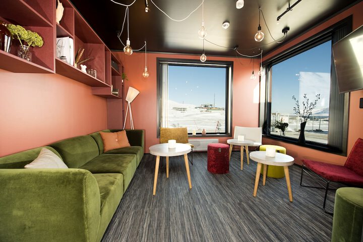 Lounge 31 of 35