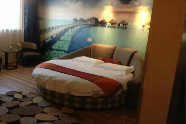 Room 7 of 19