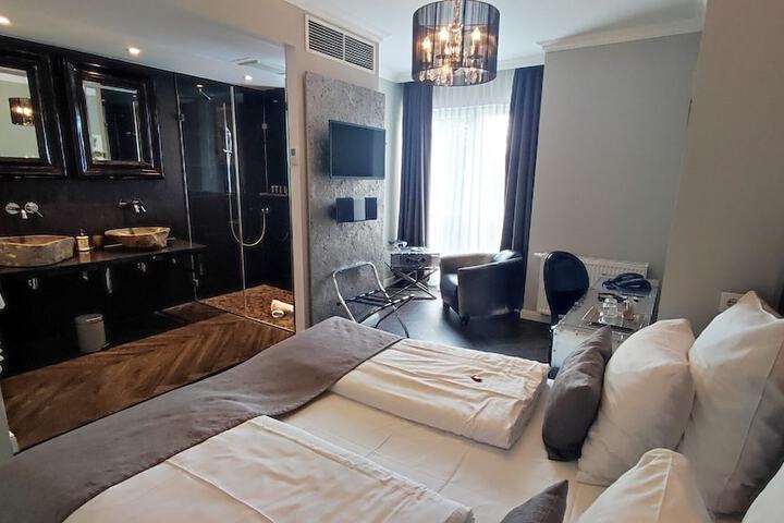 Room 17 of 50