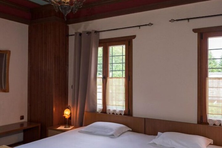 Room 7 of 16