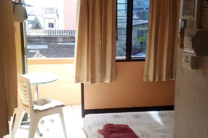 Room 16 of 40