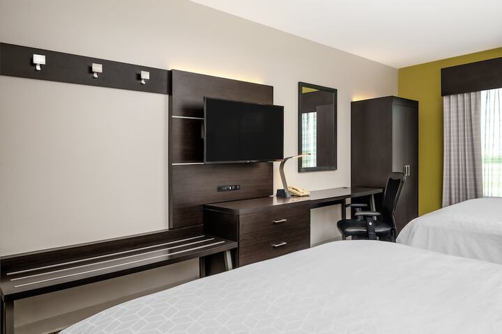 2 Queen Beds (5 of 20)