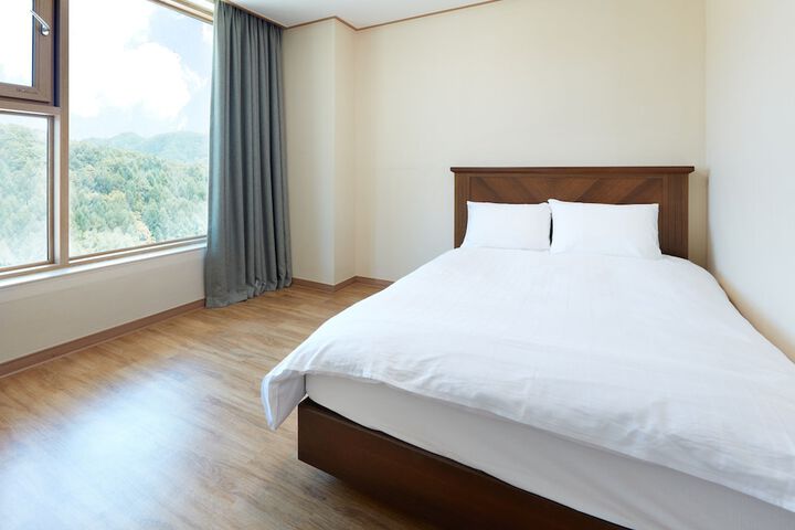 Room 6 of 120