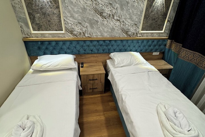 Room 5 of 72