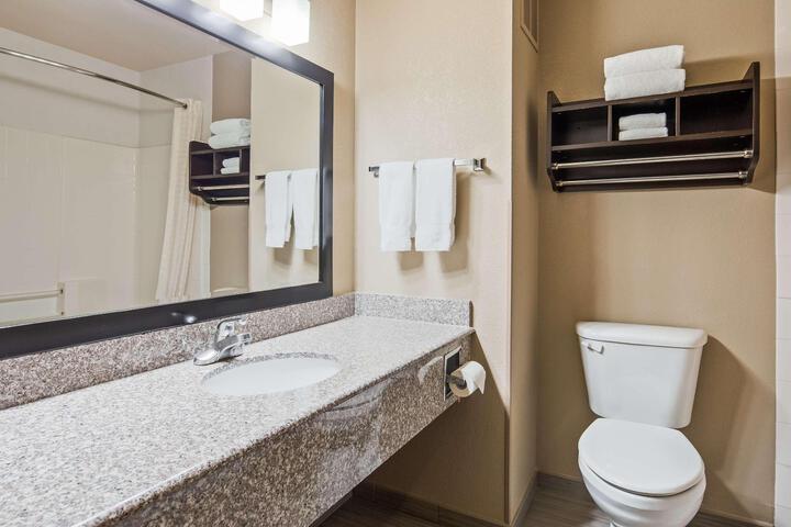 1 King Bed Living Area Wet Bar Microwave and Refrigerator WiFi Full Breakfast (1 of 15)