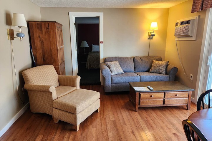 Studio Queen Bed Sofa (3 of 11)