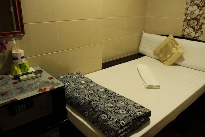 Room 19 of 42