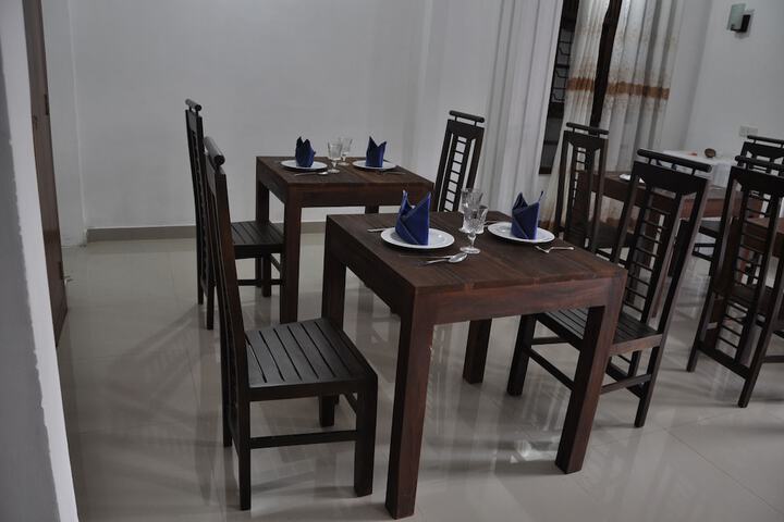 Dining 4 of 7
