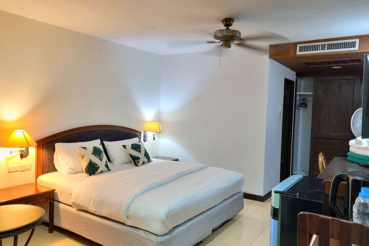Room 18 of 38