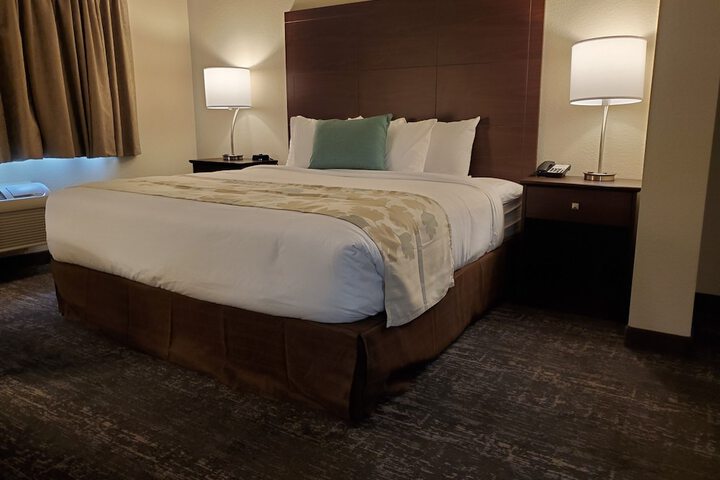 Standard Quadruple 2 Double Beds (1 of 15)
