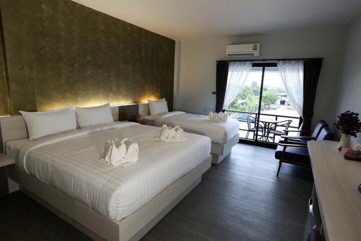 Room 4 of 79