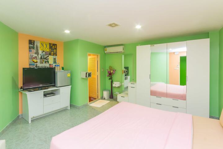 Room 13 of 35