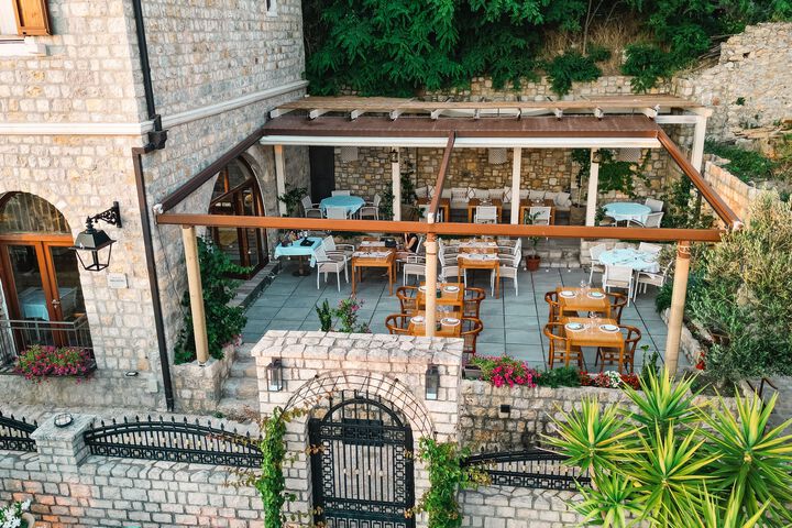 Dining 19 of 29