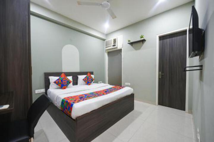 Room 5 of 32