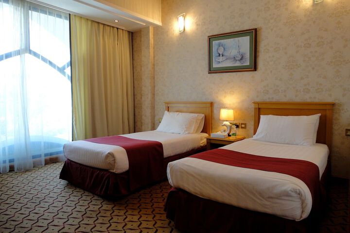 Room 27 of 71