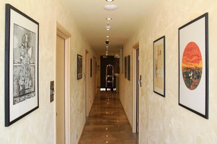 Ballroom/Hall 1 of 6