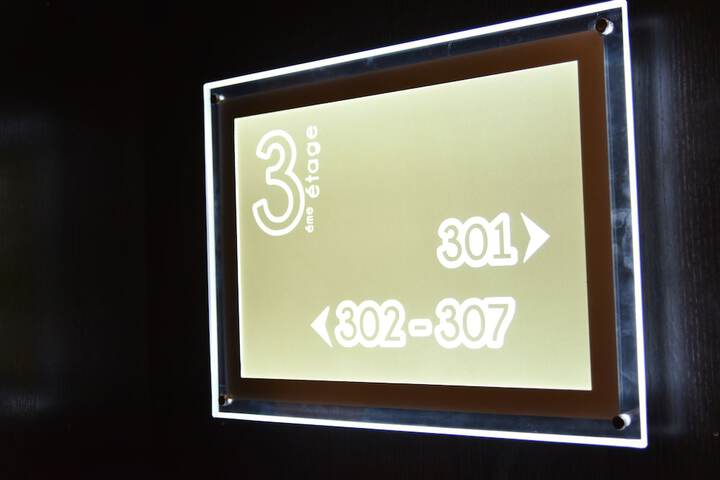 Room 21 of 27