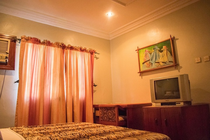 Room 7 of 38
