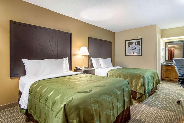 2 Double Beds (6 of 9)