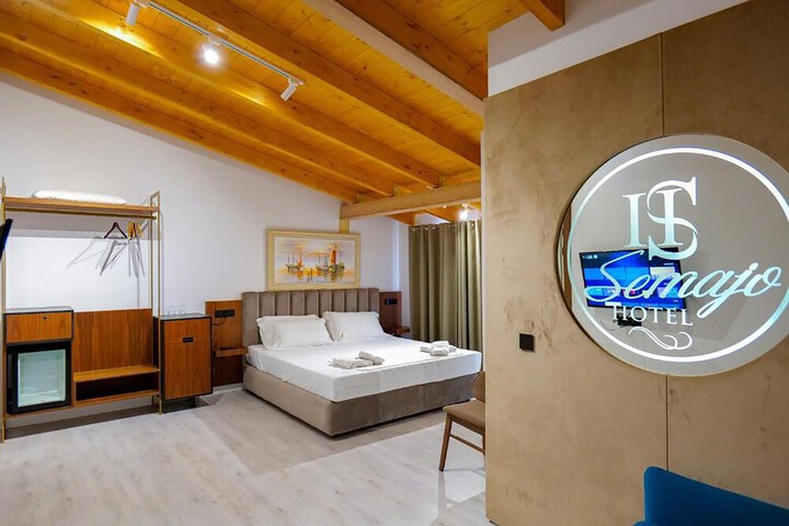 Room 44 of 72