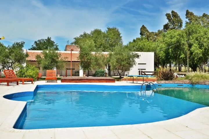 Pool 10 of 14