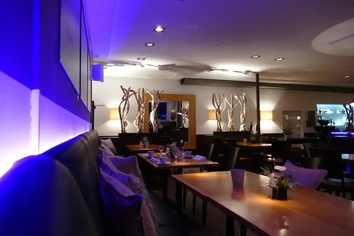 Dining 11 of 15