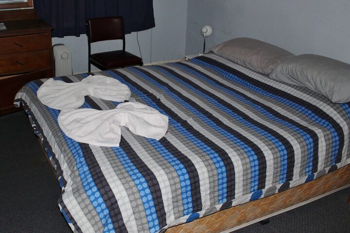 Room 4 of 12
