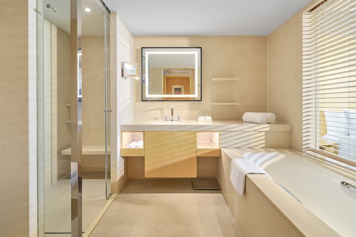 Room 43 of 95
