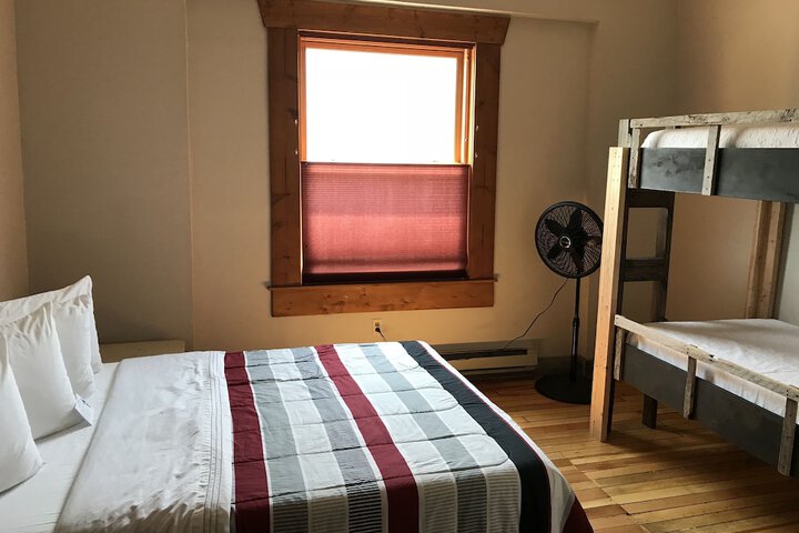 Room 10 of 68