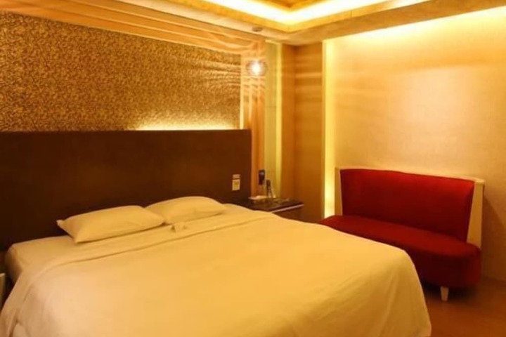 Room 10 of 51