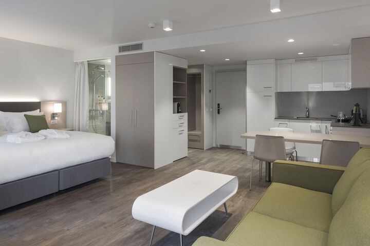 Room 5 of 32