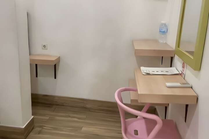 Room 14 of 35