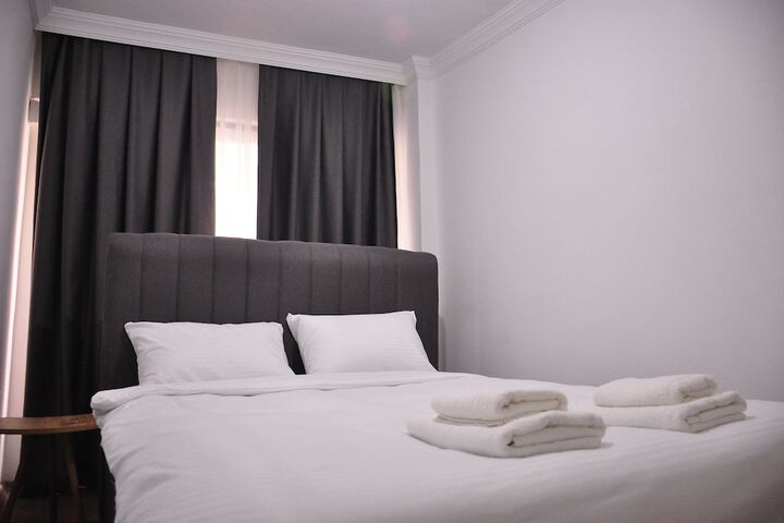 Room 5 of 12