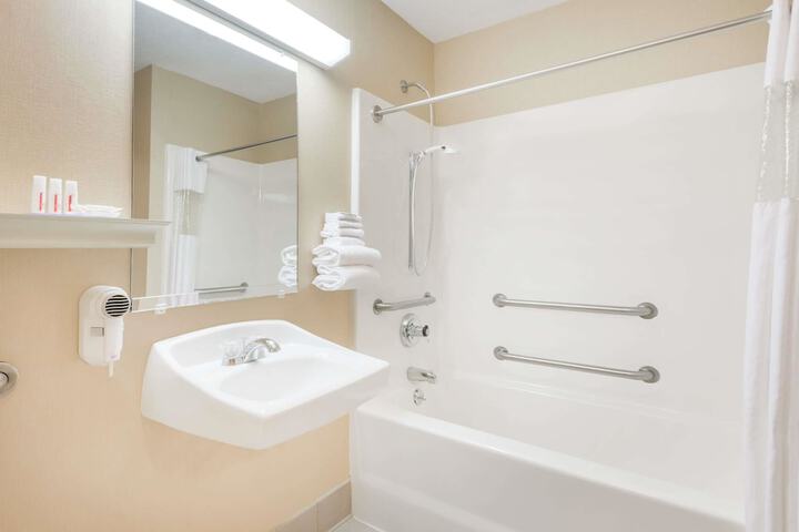 1 Double Bed Accessible (12 of 13)